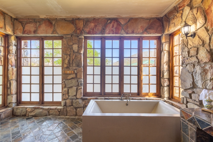 5 Bedroom Property for Sale in Uitenhage Rural Eastern Cape